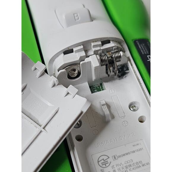 PDP BOSS Big Oversized Super Shell Wii Controller Case GREEN w/ Wiimote - Picture 12 of 13